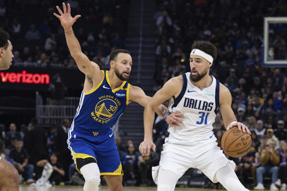 “NBA全明星周末精彩回顾，扣篮大赛引爆全场”.